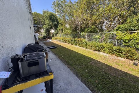 Commercial property in Miami, Florida № 1748054 - photo 17