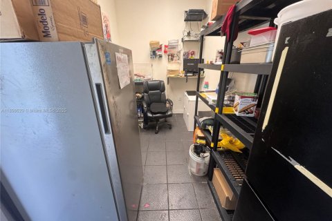 Commercial property in Miami, Florida № 1748054 - photo 14