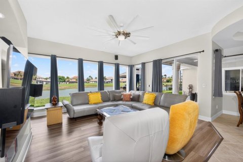 Casa en venta en Davenport, Florida, 5 dormitorios, 376.16 m2 № 2111661 - foto 22