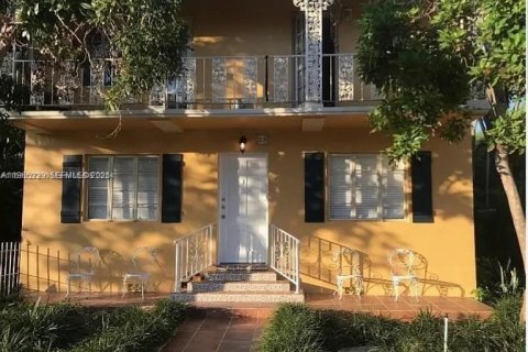 Apartamento en Coral Gables, Florida 2 dormitorios, 83.61 m2 № 2027151