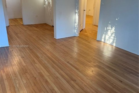 Apartamento en alquiler en Coral Gables, Florida, 2 dormitorios, 83.61 m2 № 2027151 - foto 5