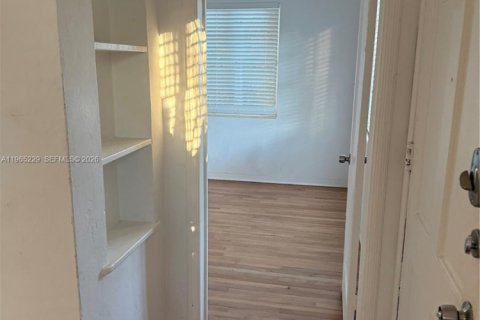 Apartamento en alquiler en Coral Gables, Florida, 2 dormitorios, 83.61 m2 № 2027151 - foto 6