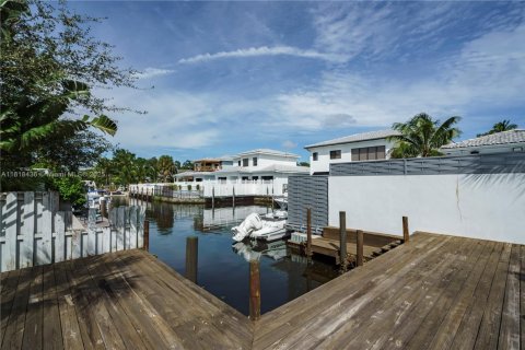 House in Dania Beach, Florida 4 bedrooms, 265.7 sq.m. № 1809093 - photo 27