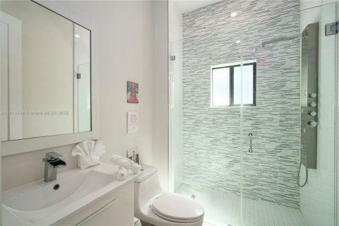 House in Dania Beach, Florida 4 bedrooms, 265.7 sq.m. № 1809093 - photo 15