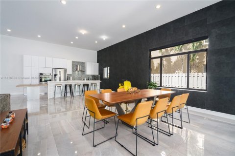 House in Dania Beach, Florida 4 bedrooms, 265.7 sq.m. № 1809093 - photo 8