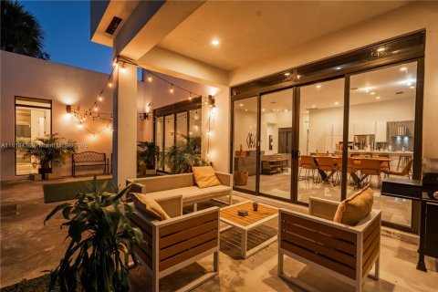 House in Dania Beach, Florida 4 bedrooms, 265.7 sq.m. № 1809093 - photo 2