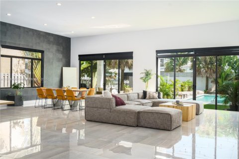 House in Dania Beach, Florida 4 bedrooms, 265.7 sq.m. № 1809093 - photo 6