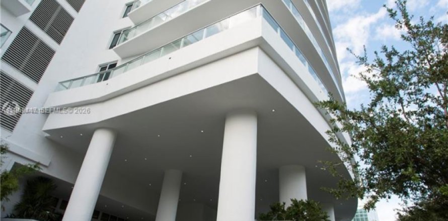 Condominio en Miami, Florida, 1 dormitorio  № 2025315