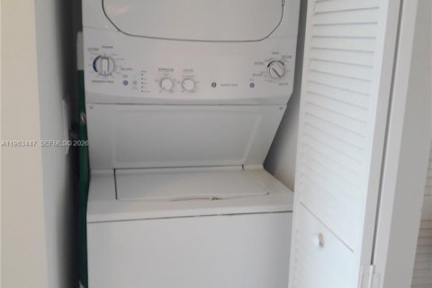 Condominio en alquiler en Miami, Florida, 1 dormitorio, 60.2 m2 № 2025315 - foto 21