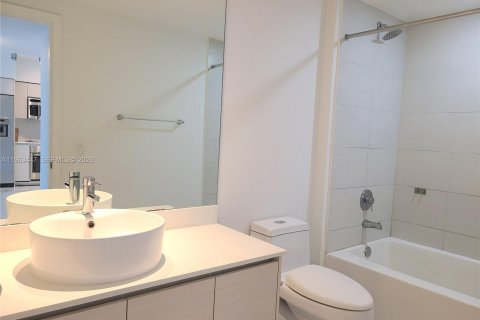 Condominio en alquiler en Miami, Florida, 1 dormitorio, 60.2 m2 № 2025315 - foto 24