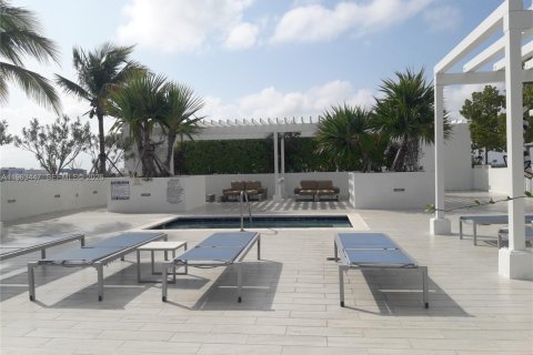 Condominio en alquiler en Miami, Florida, 1 dormitorio, 60.2 m2 № 2025315 - foto 8