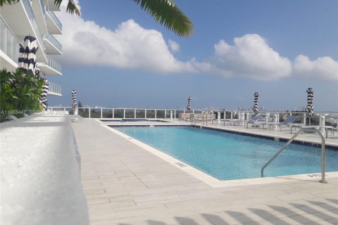 Condominio en alquiler en Miami, Florida, 1 dormitorio, 60.2 m2 № 2025315 - foto 4