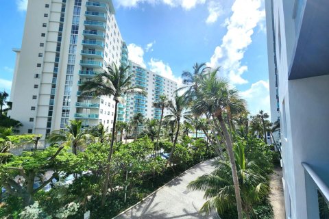 Condominio en venta en Hollywood, Florida, 2 dormitorios, 90.12 m2 № 2172020 - foto 30