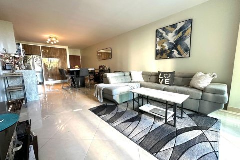 Condominio en venta en Hollywood, Florida, 2 dormitorios, 90.12 m2 № 2172020 - foto 3