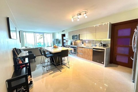 Condominio en venta en Hollywood, Florida, 2 dormitorios, 90.12 m2 № 2172020 - foto 5