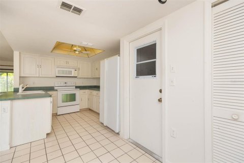 Villa ou maison à louer à New Port Richey, Floride: 2 chambres, 108.42 m2 № 2390846 - photo 14