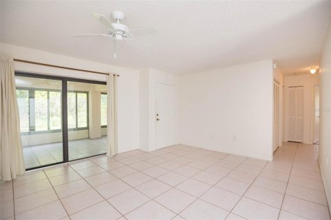 Villa ou maison à louer à New Port Richey, Floride: 2 chambres, 108.42 m2 № 2390846 - photo 4