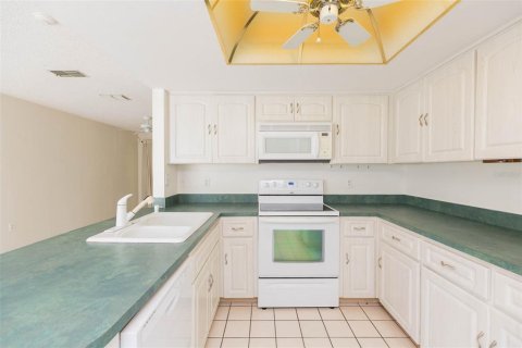 Villa ou maison à louer à New Port Richey, Floride: 2 chambres, 108.42 m2 № 2390846 - photo 11