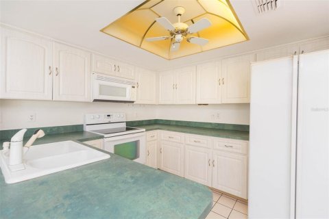 Villa ou maison à louer à New Port Richey, Floride: 2 chambres, 108.42 m2 № 2390846 - photo 10