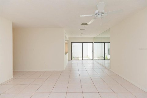 Villa ou maison à louer à New Port Richey, Floride: 2 chambres, 108.42 m2 № 2390846 - photo 6