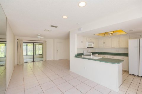 Villa ou maison à louer à New Port Richey, Floride: 2 chambres, 108.42 m2 № 2390846 - photo 9
