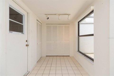 Villa ou maison à louer à New Port Richey, Floride: 2 chambres, 108.42 m2 № 2390846 - photo 24