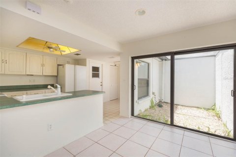 Villa ou maison à louer à New Port Richey, Floride: 2 chambres, 108.42 m2 № 2390846 - photo 8