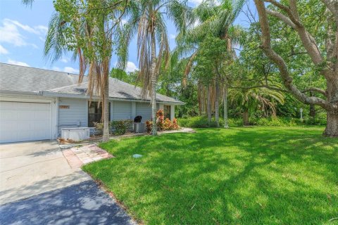 Villa ou maison à louer à New Port Richey, Floride: 2 chambres, 108.42 m2 № 2390846 - photo 2