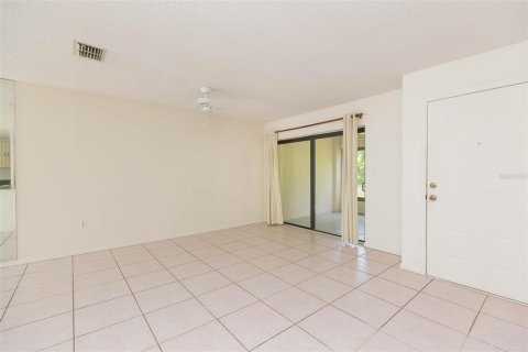 Villa ou maison à louer à New Port Richey, Floride: 2 chambres, 108.42 m2 № 2390846 - photo 16
