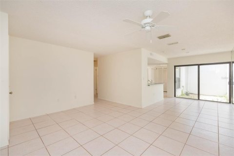 Villa ou maison à louer à New Port Richey, Floride: 2 chambres, 108.42 m2 № 2390846 - photo 5