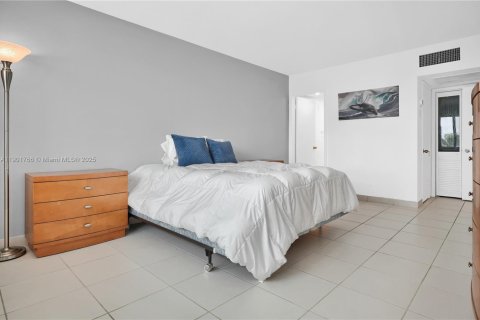 Купить кондоминиум в Майами-Бич, Флорида 3 спальни, 125.42м2, № 1953570 - фото 28