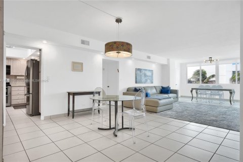 Купить кондоминиум в Майами-Бич, Флорида 3 спальни, 125.42м2, № 1953570 - фото 29