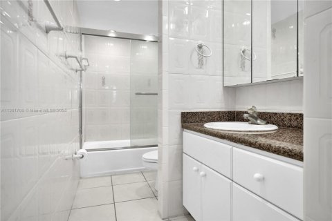 Купить кондоминиум в Майами-Бич, Флорида 3 спальни, 125.42м2, № 1953570 - фото 25