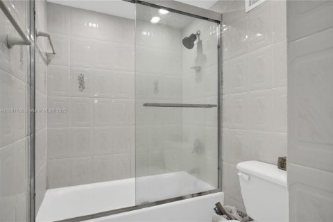 Купить кондоминиум в Майами-Бич, Флорида 3 спальни, 125.42м2, № 1953570 - фото 26