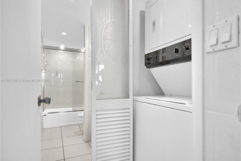 Купить кондоминиум в Майами-Бич, Флорида 3 спальни, 125.42м2, № 1953570 - фото 30