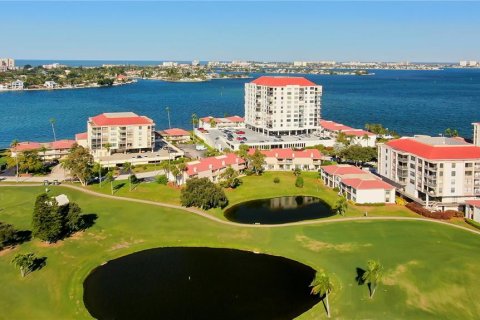 Condominio en venta en Saint Petersburg, Florida, 2 dormitorios, 115.2 m2 № 1765943 - foto 1