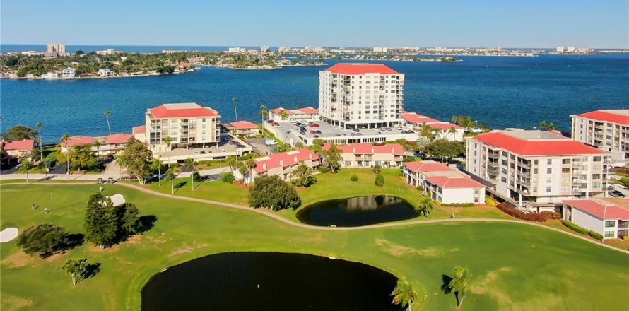 Condominio en Saint Petersburg, Florida, 2 dormitorios  № 1765943