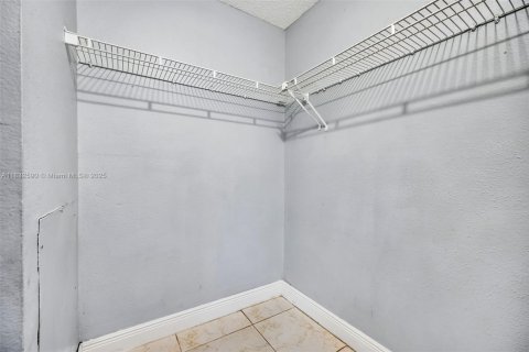 Condo in Miami, Florida, 2 bedrooms  № 1823841 - photo 27