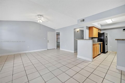 Condo in Miami, Florida, 2 bedrooms  № 1823841 - photo 24