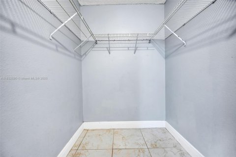 Condo in Miami, Florida, 2 bedrooms  № 1823841 - photo 21