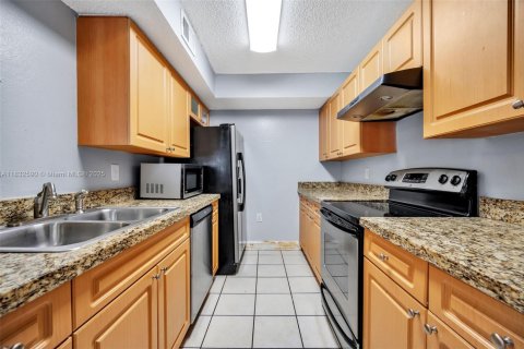 Condo in Miami, Florida, 2 bedrooms  № 1823841 - photo 17