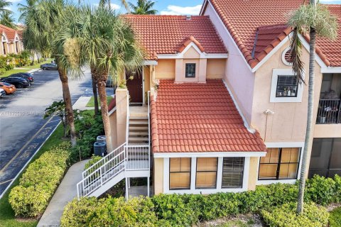 Condo in Miami, Florida, 2 bedrooms  № 1823841 - photo 1