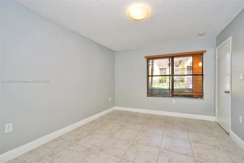 Condo in Miami, Florida, 2 bedrooms  № 1823841 - photo 14