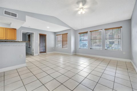 Condo in Miami, Florida, 2 bedrooms  № 1823841 - photo 22
