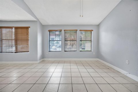 Condo in Miami, Florida, 2 bedrooms  № 1823841 - photo 25