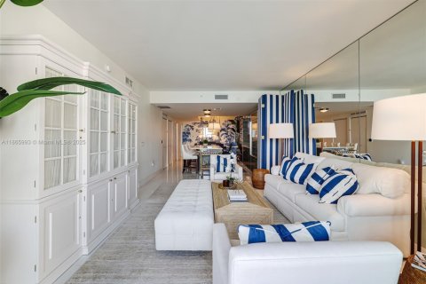 Condo in Miami, Florida, 2 bedrooms  № 1896120 - photo 10