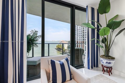 Condo in Miami, Florida, 2 bedrooms  № 1896120 - photo 4