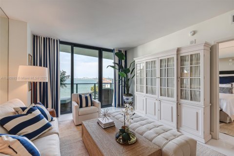 Condo in Miami, Florida, 2 bedrooms  № 1896120 - photo 3