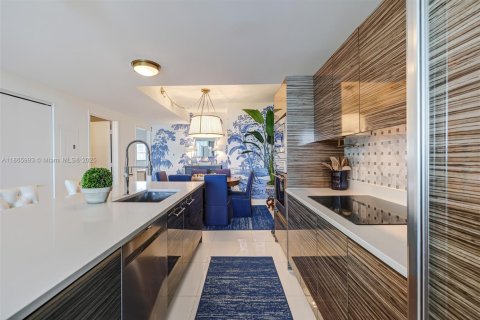 Condo in Miami, Florida, 2 bedrooms  № 1896120 - photo 16
