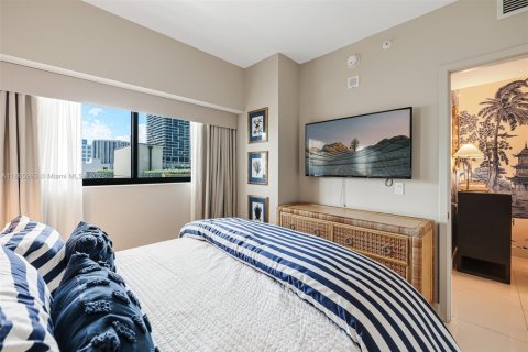 Condo in Miami, Florida, 2 bedrooms  № 1896120 - photo 23